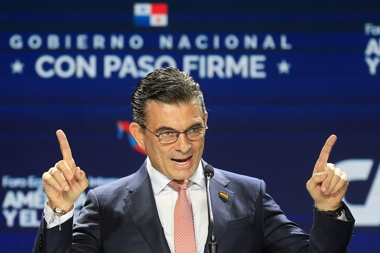 Bolivian President offers Chile his ports to connect with Brazil