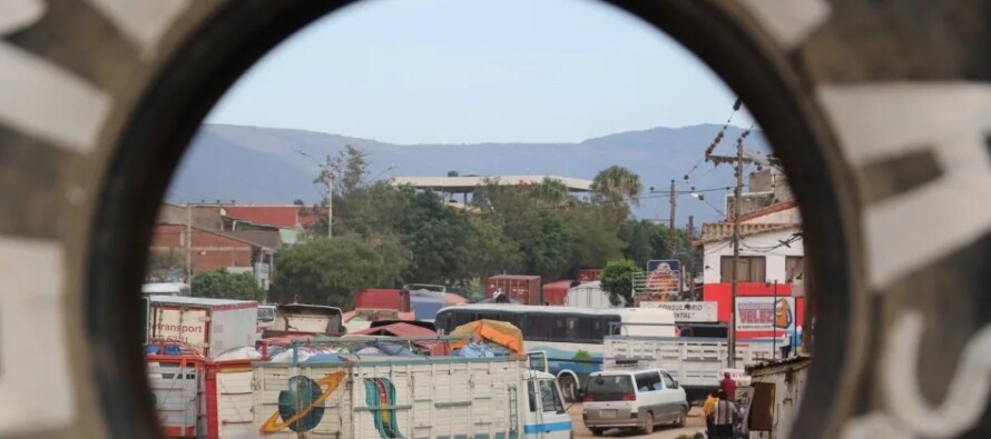 Bolivia Faces Calls for State of Exception Amid Road Blockades