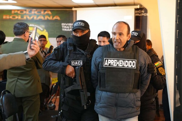 Активист из Боливии задержан по обвинению в причастности к неудавшемуся военному перевороту