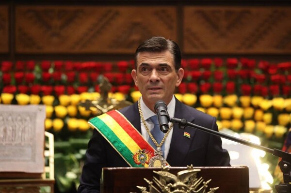 Bolivian President Rodrigo Báz Takes Office